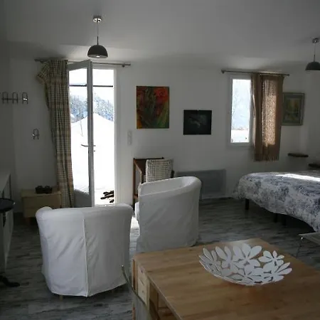 Les Hauts De L'escoulaou Guest house *