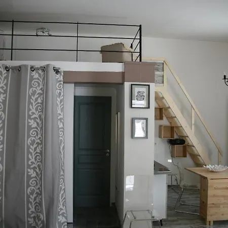 Les Hauts De L'escoulaou Guest house *